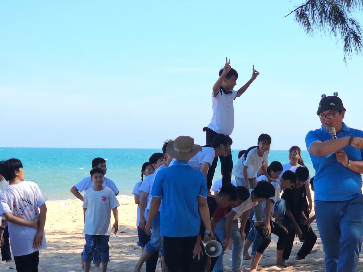 Sinh hoạt dã ngoại CLB Tiếng Anh 2024 - 2025