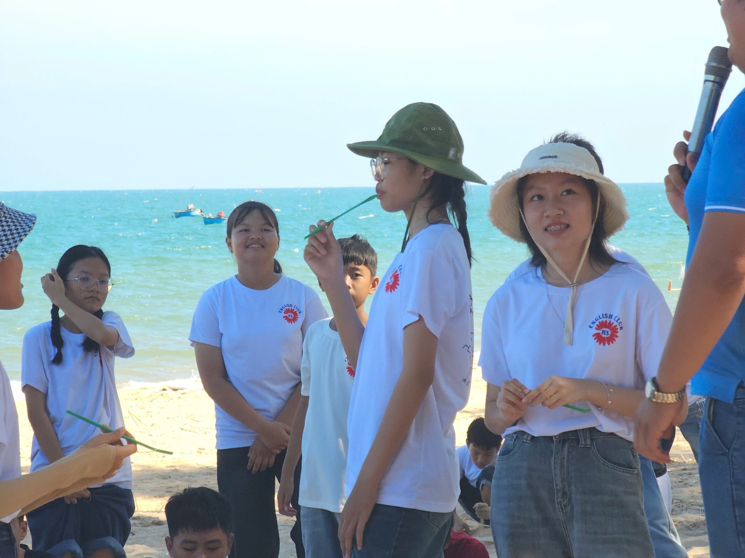 Sinh hoạt dã ngoại CLB Tiếng Anh 2024 - 2025