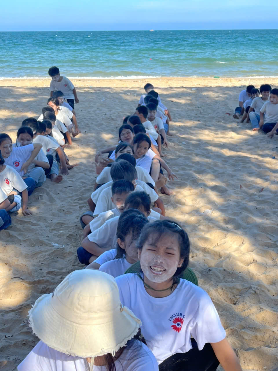 Sinh hoạt dã ngoại CLB Tiếng Anh 2024 - 2025