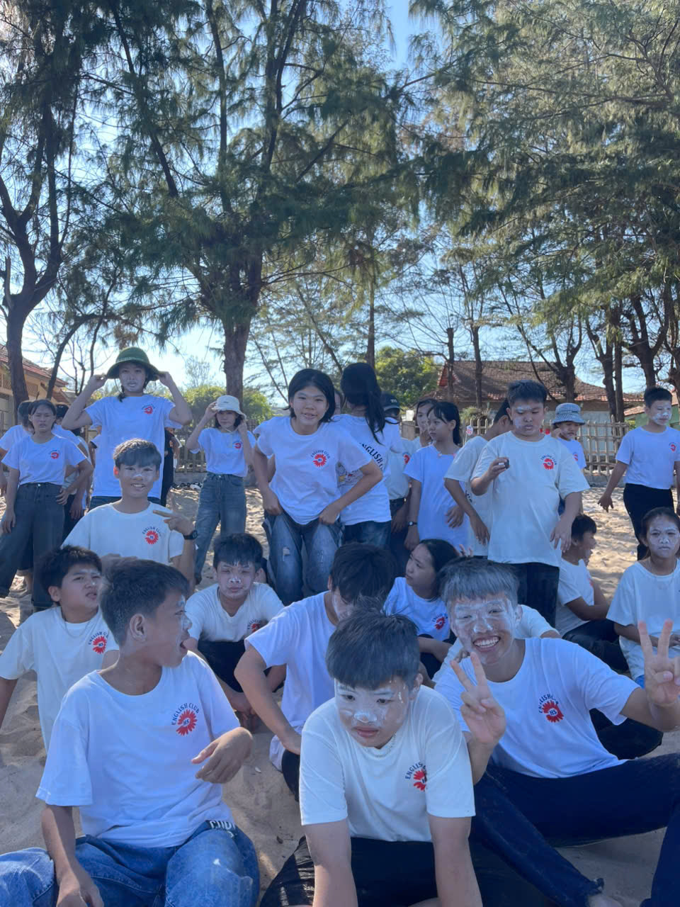 Sinh hoạt dã ngoại CLB Tiếng Anh 2024 - 2025