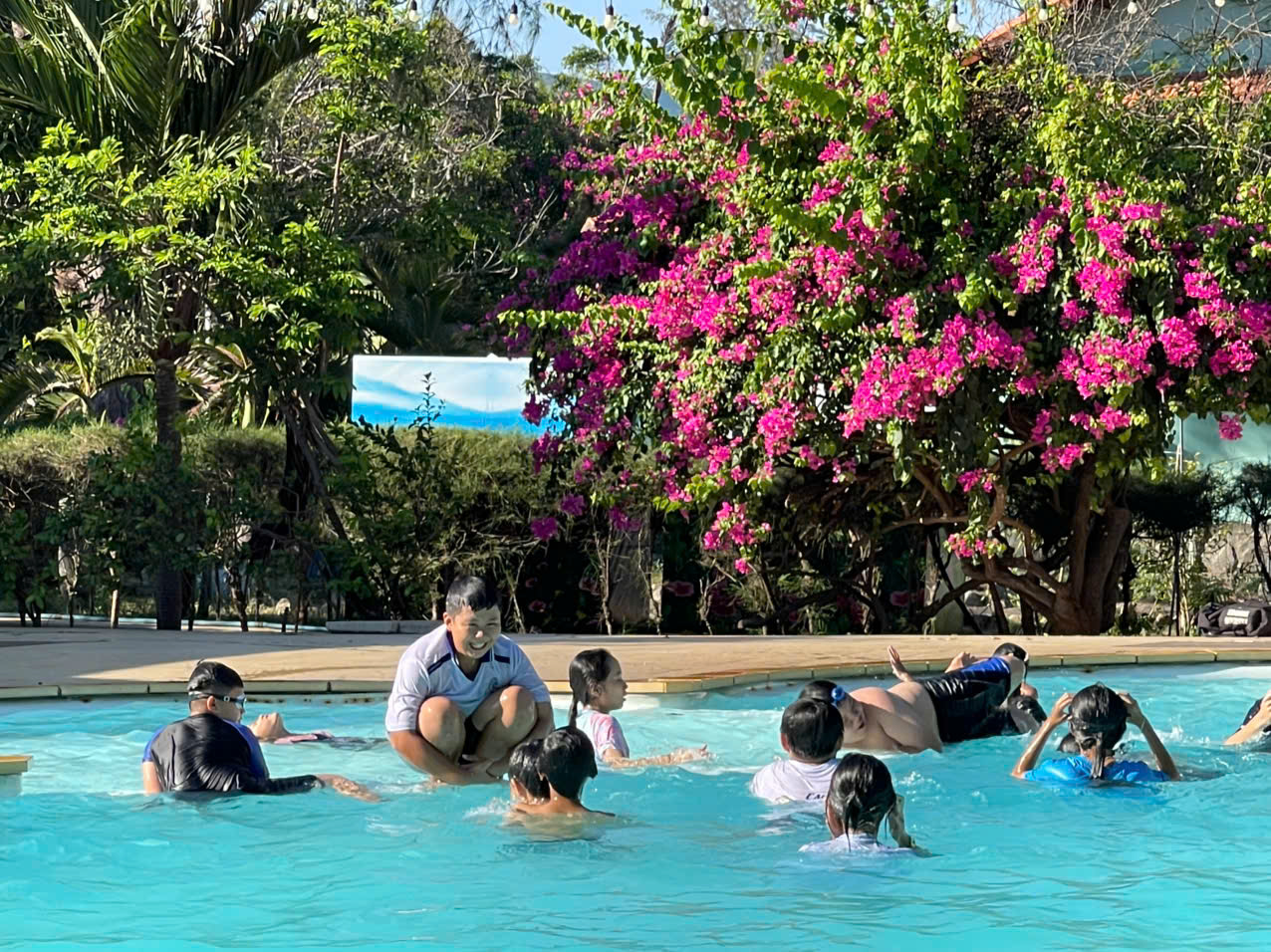 Sinh hoạt dã ngoại CLB Tiếng Anh 2024 - 2025