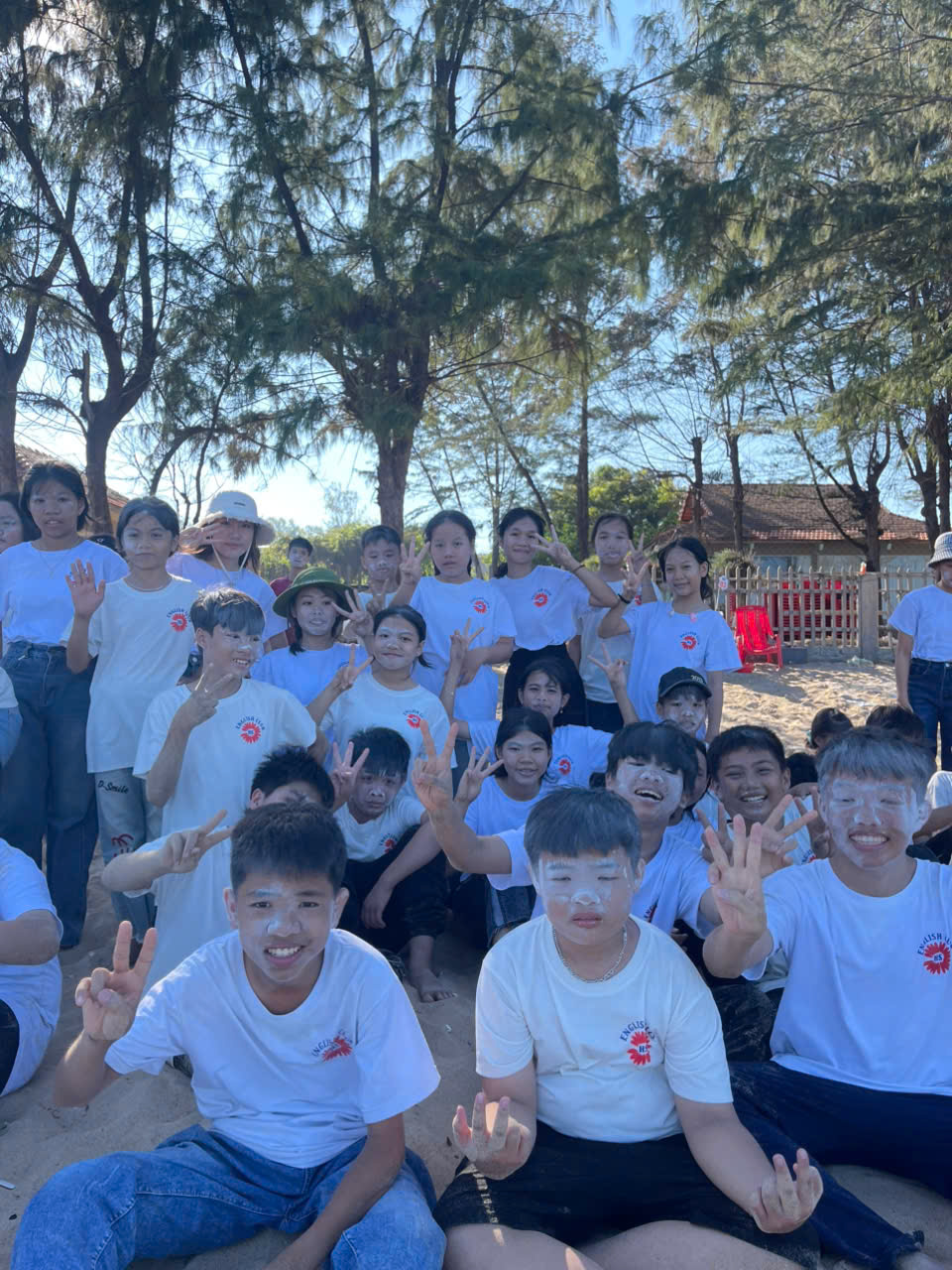 Sinh hoạt dã ngoại CLB Tiếng Anh 2024 - 2025