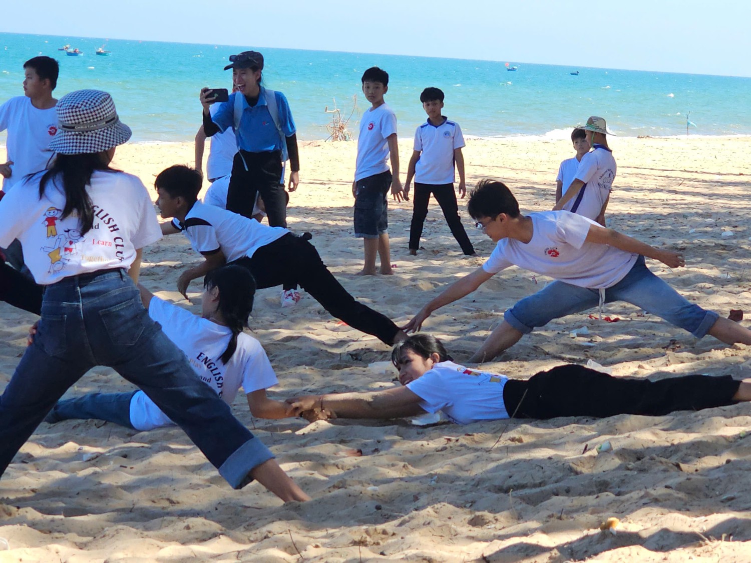 Sinh hoạt dã ngoại CLB Tiếng Anh 2024 - 2025