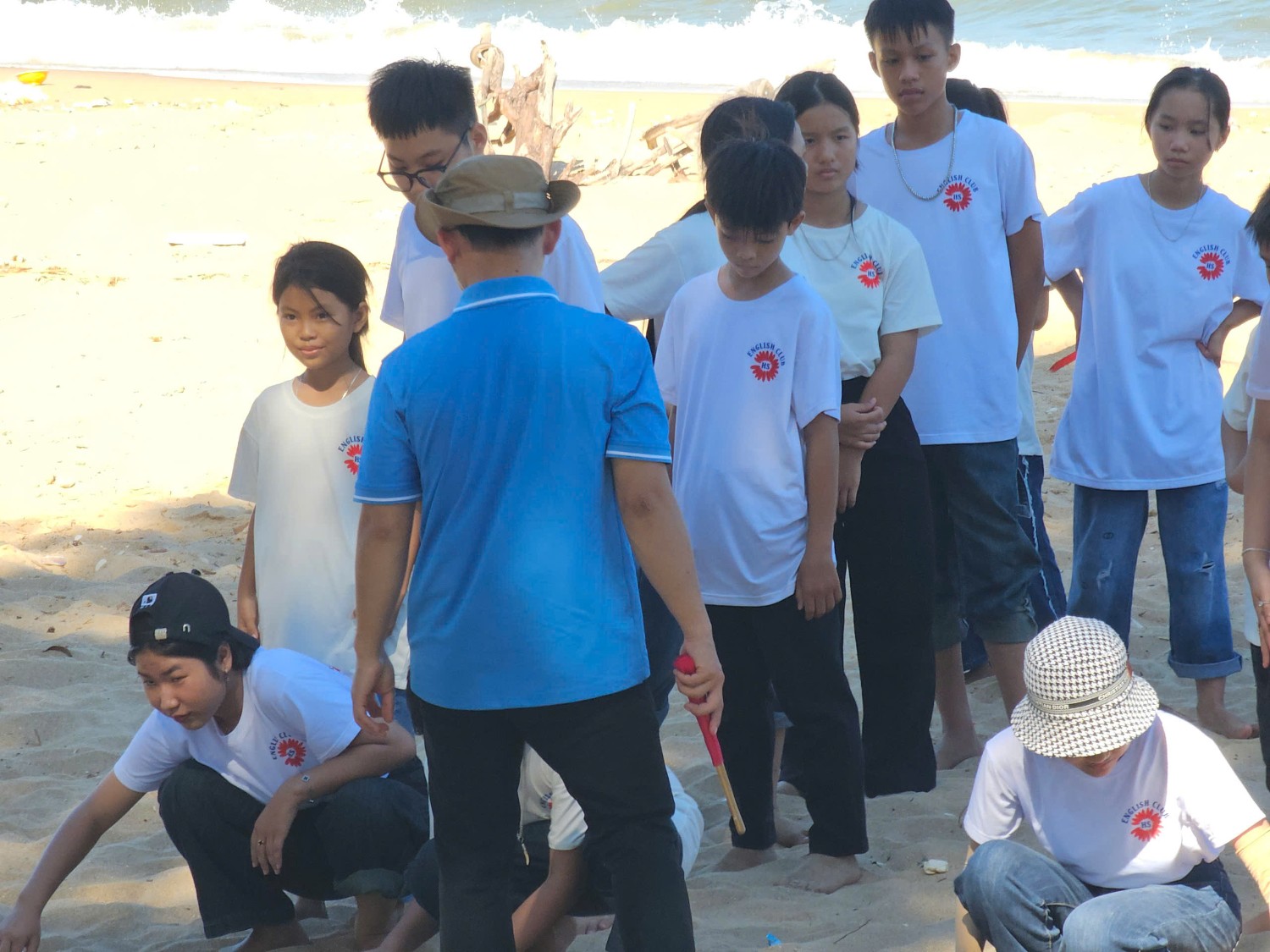 Sinh hoạt dã ngoại CLB Tiếng Anh 2024 - 2025