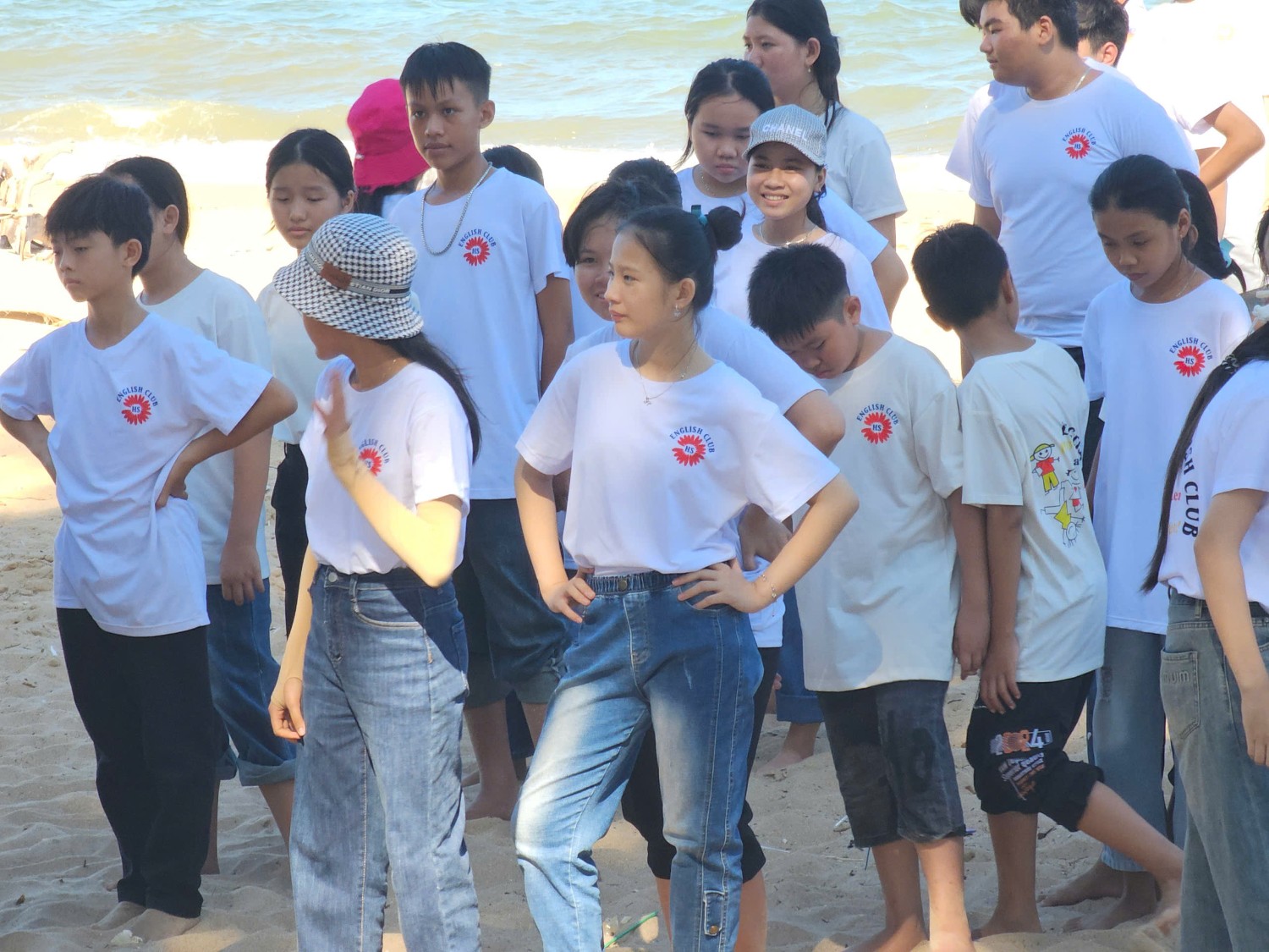 Sinh hoạt dã ngoại CLB Tiếng Anh 2024 - 2025