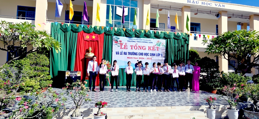 Tong-ket-nam-hoc-2024-2025-102.jpg