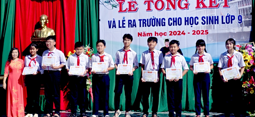Tong-ket-nam-hoc-2024-2025-23.jpg
